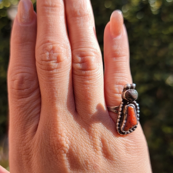 Very old Turquoise and coral Bug Ring - Picture 5 of 5